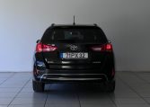 carro auris traseira
