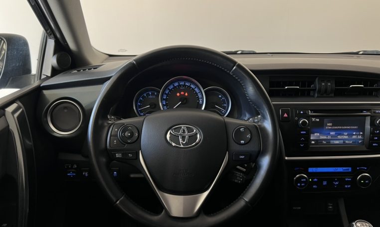 volante toyota auris